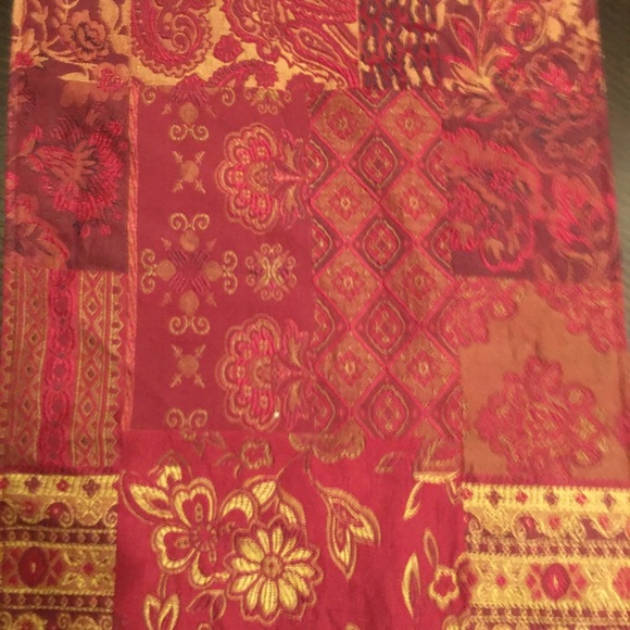 Table runner - 70"L - Picture 3 of 5